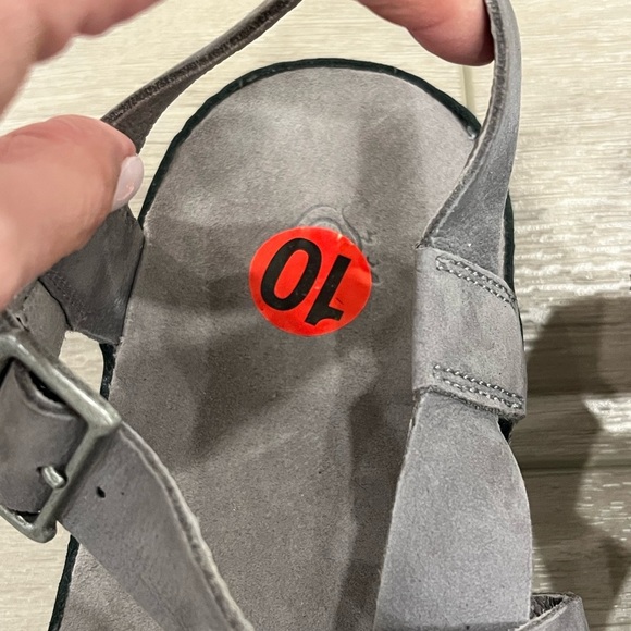 Womens Chaco Grey Wayfarer Loop Sandals Size 10 Strappy Leather - Picture 3 of 5